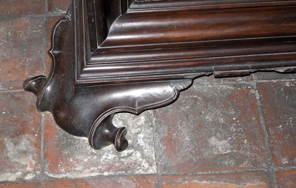 A uniquely Cuban scroll foot.