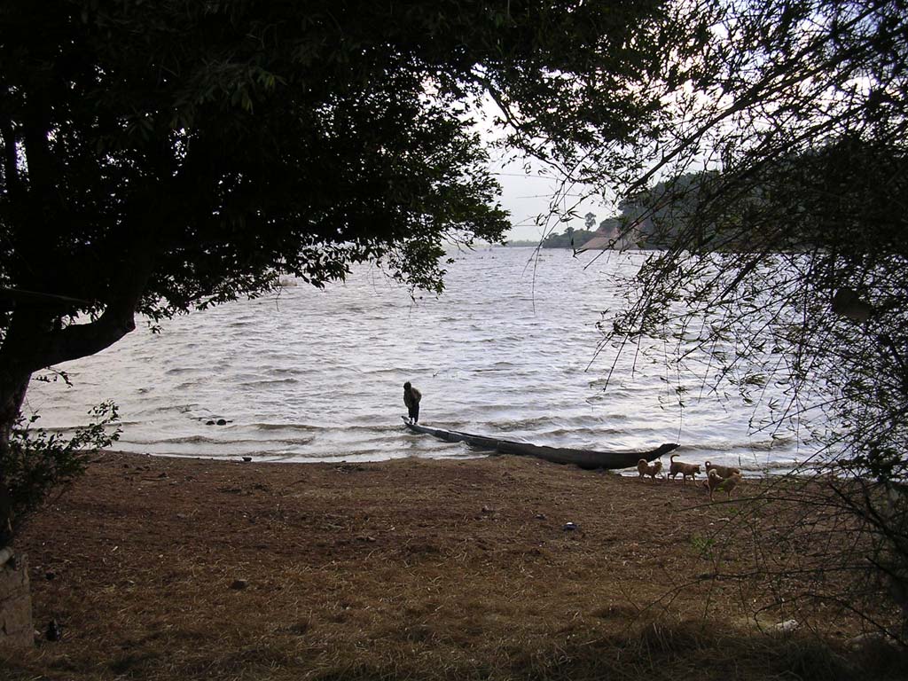 The lake just behind the hut where we slept - idyllic!