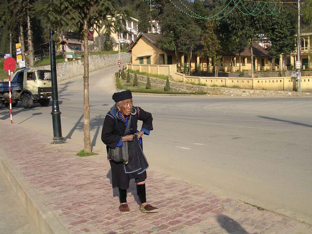 A <em>very</em> old H'mong woman