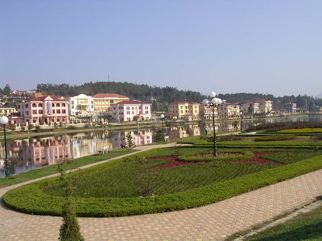 The lake, with mostly smart hotels beyond