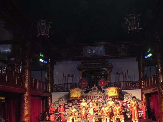 Vietnam: Hu&eacute; - performance in the Citadel: the musicians